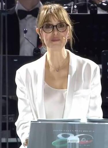 Paola Cortellesi. 2 giugno 2026, Piazza del Quirinale, davanti al Presidente Mattarella ed alla Premier Giorgia Meloni. 
"Ottant'anni fa nasceva la Repubblica Italiana. 
Nacque dalla lotta partigiana degli uomini e delle donne della resistenza, Nacque da una scheda piegata in una cabina elettorale, un gesto semplice e insieme rivoluzionario. Dal voto di un popolo che usciva stremato dalla guerra, dalla dittatura, dalla fame e dal lutto. 
E nacque, per la prima volta, anche dal voto delle donne."
